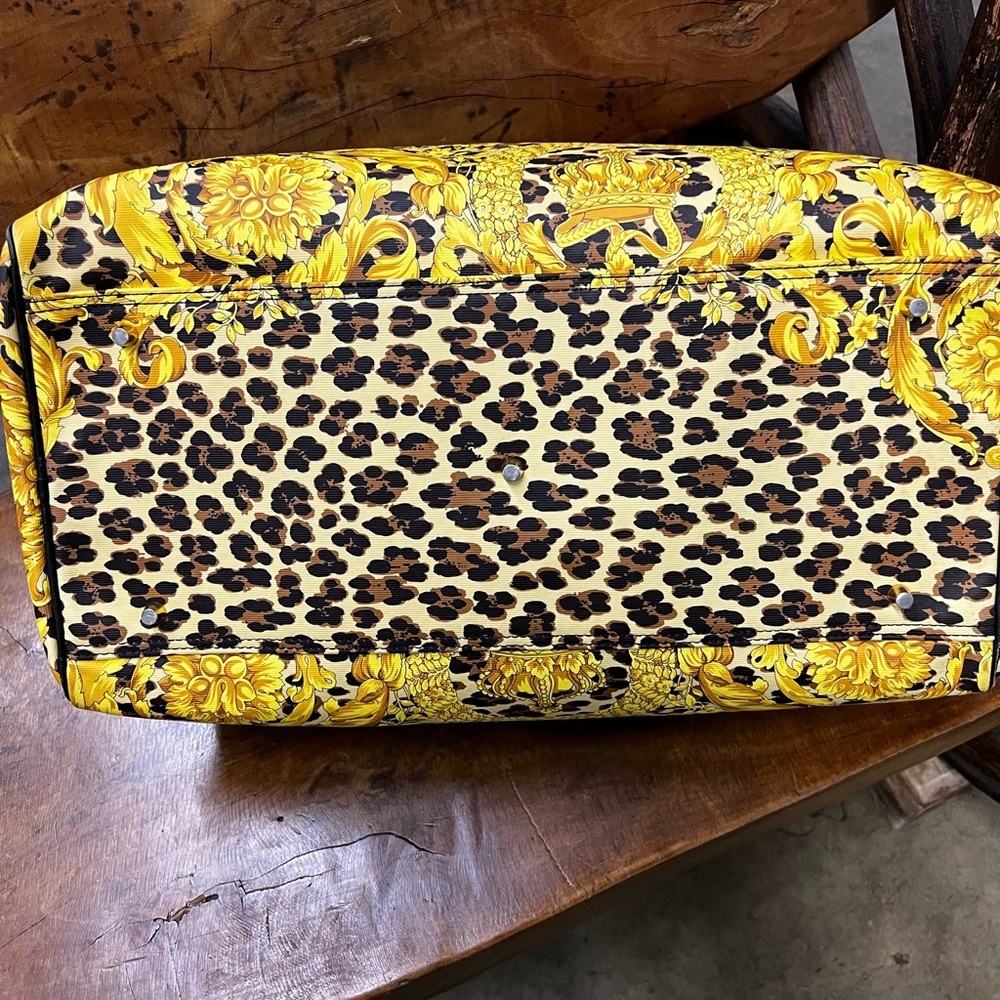 Gianni Versace Leopard Print Handbag with Black Accents - Picture 7 of 15